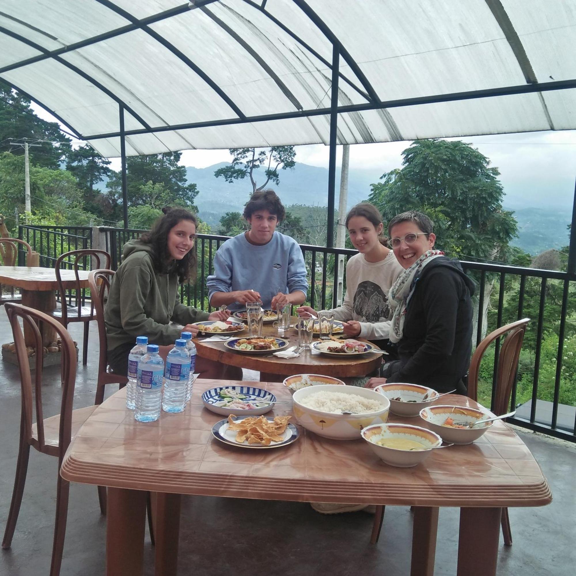Hotel Olinka Haputale Ngoại thất bức ảnh